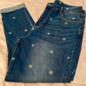 Daisy covered ankle jean's. Juniors size 17 and great for the spring. Never worn
